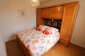 2 bedrooms, Internet, bed sheets