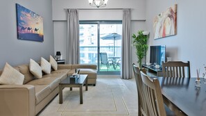 Lägenhet Comfort | Vardagsrum | 45-tums smart-tv med kabelkanaler, Netflix och streamingtjänster