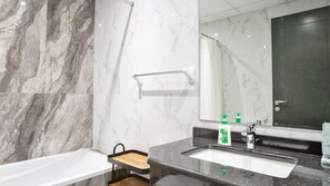 Bathroom - Luxury StayCation - Elegant 1BR Apartment in the Heart of Dubai (Dubai)