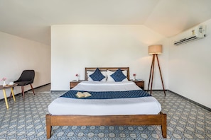 Deluxe Cottage | Memory foam beds, free WiFi, bed sheets