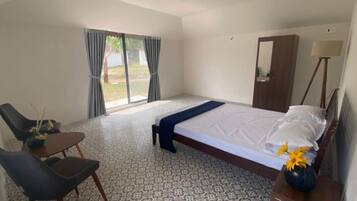 Deluxe Cottage | Memory-foam beds, free WiFi, bed sheets