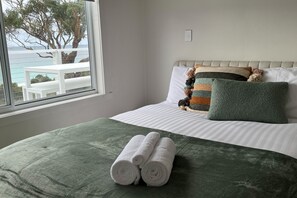 2 bedrooms, iron/ironing board, travel cot, free WiFi