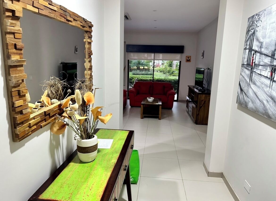 Condo, 3 Bedrooms, Accessible, Smoking | Ruang tamu