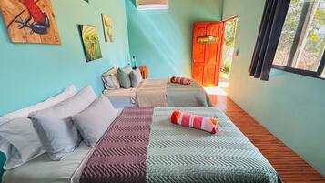 Standard-dobbeltværelse | Pengeskab på værelset, individuelt design, skrivebord