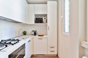 Private kitchen - [prati] Casa con Corte Wi-fi Garage Lettini (Roma)
