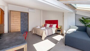 1 bedroom, WiFi, bed sheets - [★CENTER★] in square with parking, Climate & WiFi (Sirolo)