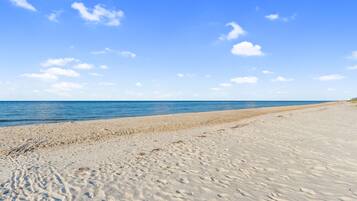 Plage à proximité, chaises longues