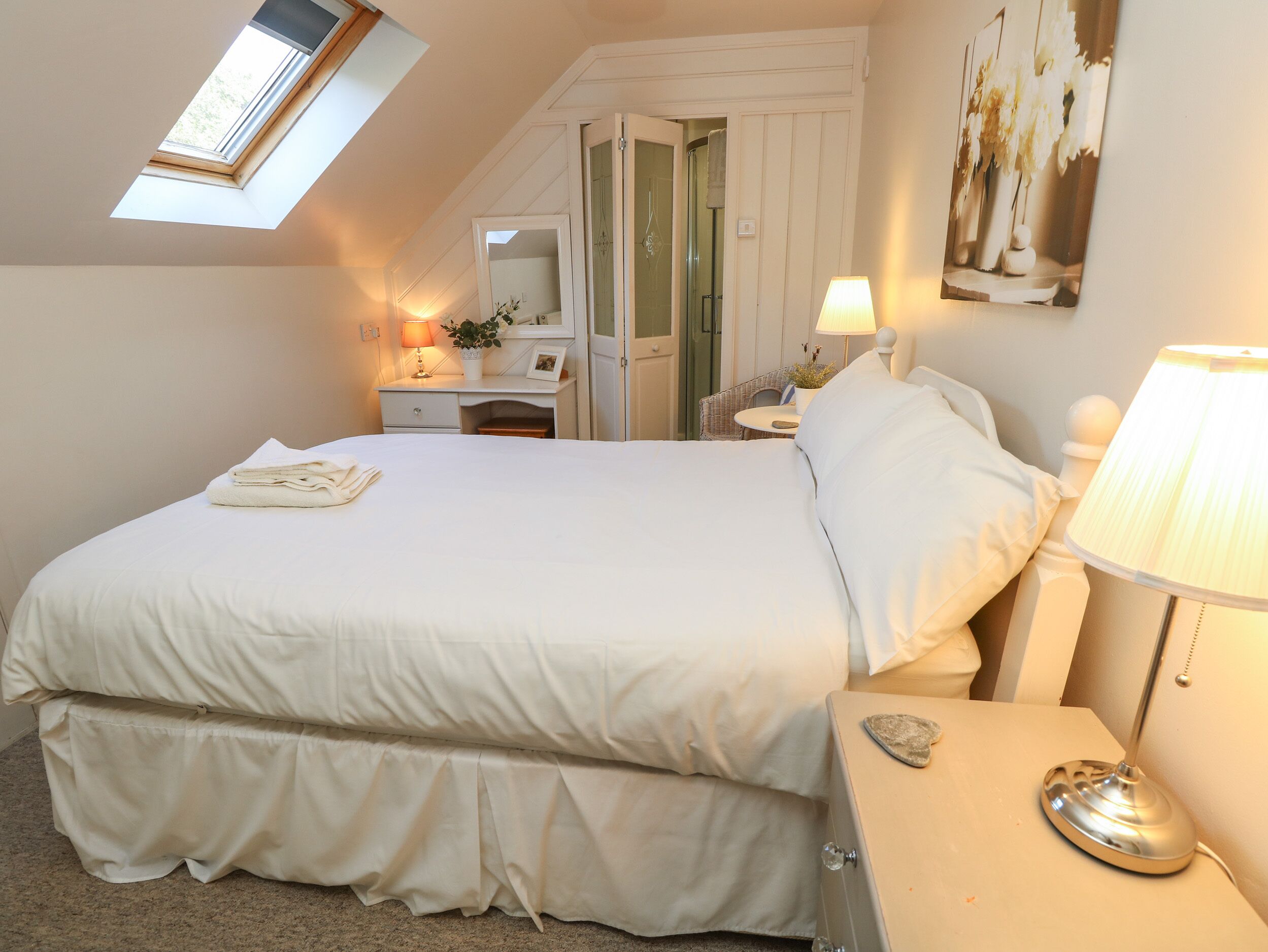 6 bedrooms, individually decorated, individually furnished, free WiFi