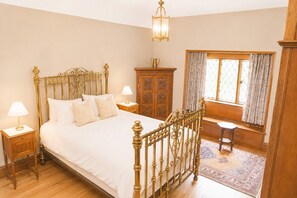5 bedrooms, iron/ironing board, free WiFi, bed sheets - Daweswood, Patterdale luxurious, spacious home with walks from the door (Patterdale)