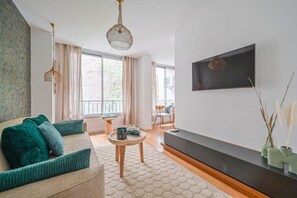 Living area - Luxury 1 Bedroom Foch - Paris 16 (Paris)