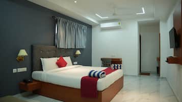 Premium Double Room | Desk, soundproofing, free WiFi, bed sheets