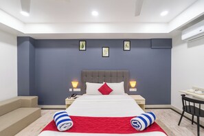 Premium tweepersoonskamer, balkon | Een bureau, geluiddichte muren, gratis wifi, beddengoed