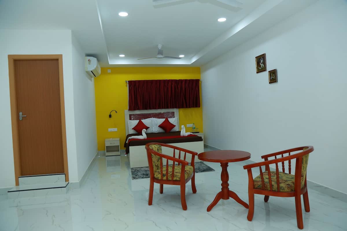 Premium Double Room | Desk, soundproofing, free WiFi, bed sheets