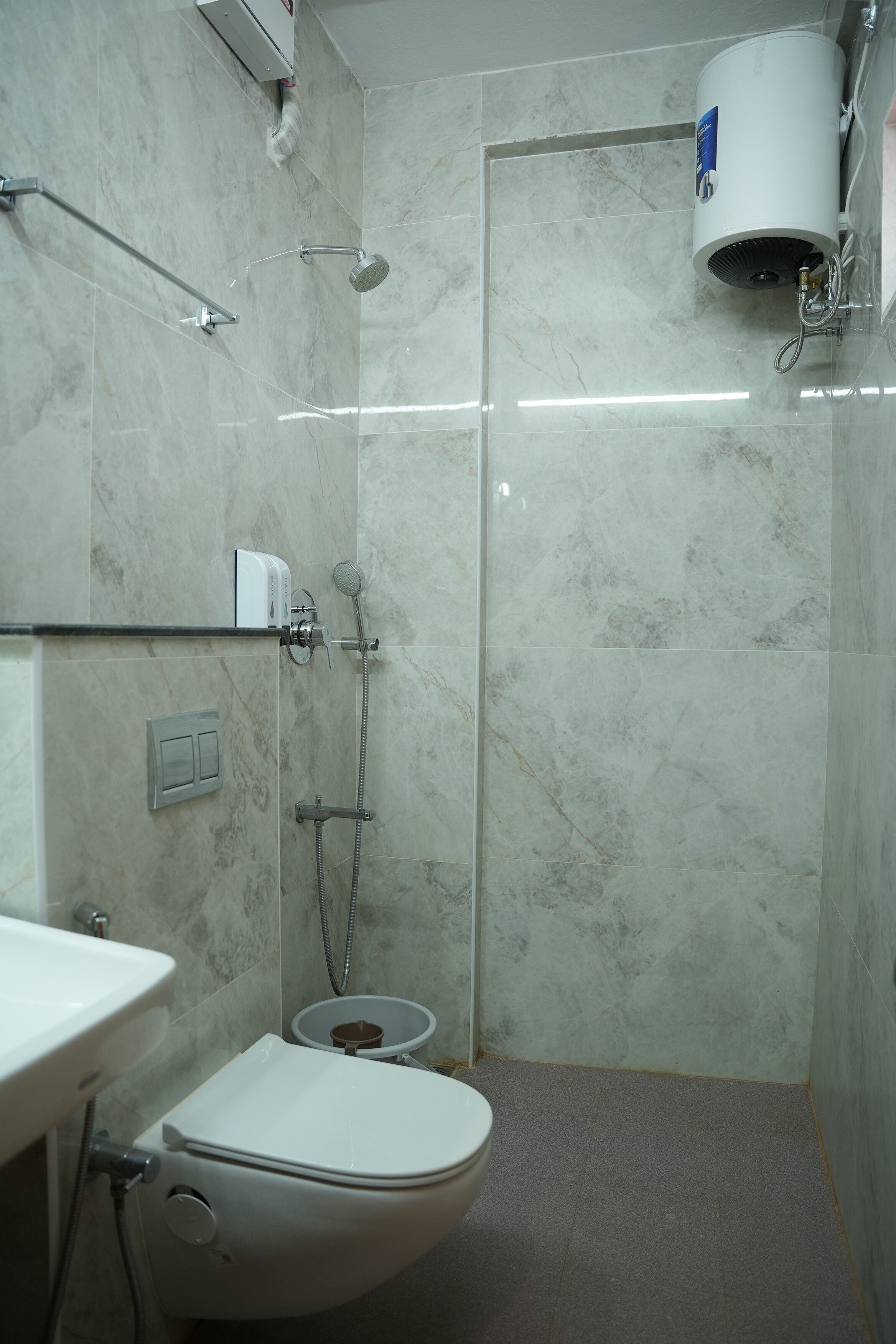 Ducha, toallas, jabón, shampoo