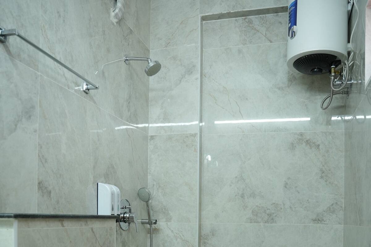 Ducha, toallas, jabón, shampoo