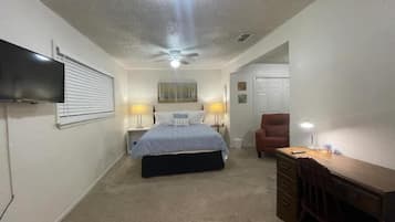 4 bedrooms, desk, iron/ironing board, travel crib
