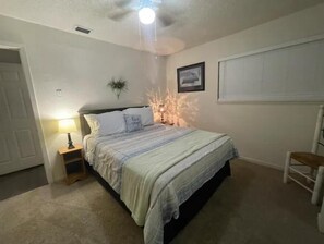4 bedrooms, desk, iron/ironing board, travel crib - Quick Access/ Sleeps 10/ Pets Ok (Portland)