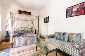 4 bedrooms, WiFi, bed sheets