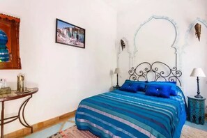 4 عدّة غرف نوم وواي فاي وملا ءات أسرّة