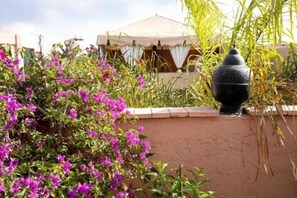 تفاصيل الفندق من الخارج