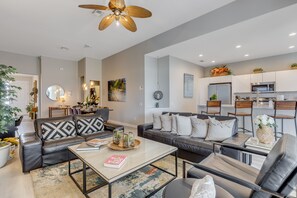 Smart TV, videogiochi, tavolo da calcetto, tavolo da ping pong