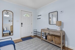 Interior - Pickleball~Basketball~Pool table~Air hockey~Bbq~Firepit~Beachfront near Casino (Gulfport)