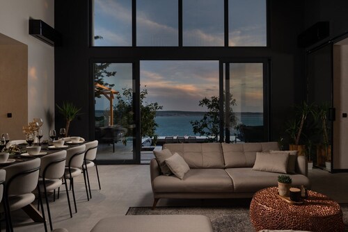 Luxusvilla Sea Milady Zadar mit beheiztem Pool, Sauna, Whirlpool in Starigrad