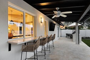 Outdoor dining