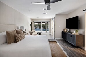 4 bedrooms, desk, iron/ironing board, travel crib