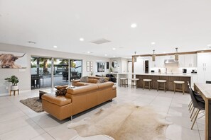 TV connectée, table de tennis de table