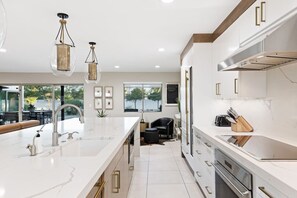 Køleskab, mikrobølgeovn, ovn, opvaskemaskine