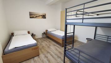 1 Schlafzimmer, Reisekinderbett, kostenloses WLAN, Bettwäsche