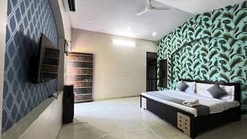 2 habitaciones, muebles diferentes y espacio para trabajar con laptop