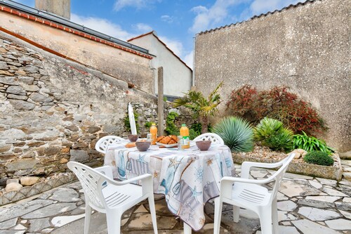 Town centre - House for 4 with beautiful courtyard
