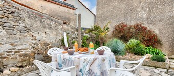 Town centre - House for 4 with beautiful courtyard