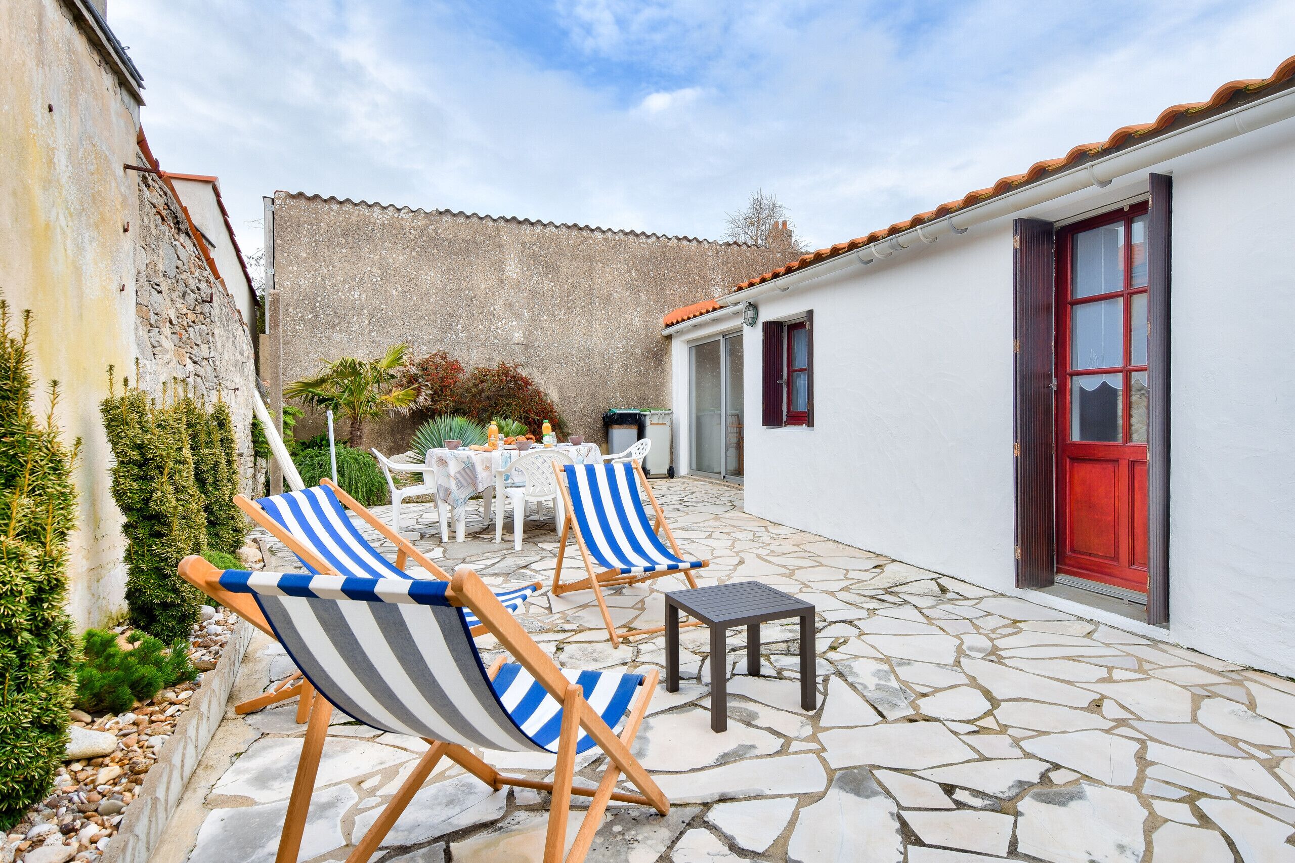 屋外ダイニングエリア