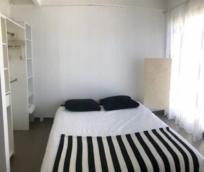 3 chambres, fer et planche à repasser, Wi-Fi gratuit, draps fournis