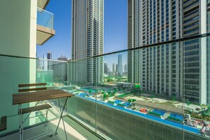 Classic Apartment | Balcony - Luxury StayCation - Fancy Apartment Connected To Burj Khalifa (Dubai)