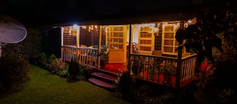 Starry Nights Cottage -2 minutes to the Mall and 4 minutes from Nakuru Town!