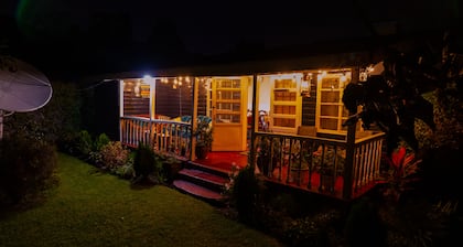 Starry Nights Cottage -2 minutes to the Mall and 4 minutes from Nakuru Town!