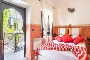 7 عدّة غرف نوم وواي فاي وملاءات أسرّة