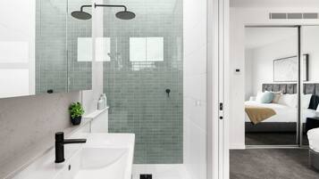 Two Bedroom Apartment With Parking | Bathroom | Shower, towels