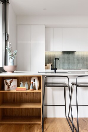 Private kitchen - Docker St Elwood Apartments by UrbanRest (Elwood)