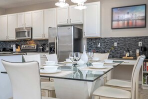 Fridge, microwave, oven, stovetop - Magical 4BR Lakefront Home • Pool, BBQ & Fun! (Kissimmee)