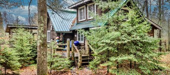 NEW! Adorable Log Cabin on the Wisconsin River, perfect for Kayaking.