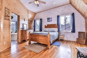 3 bedrooms, desk, free WiFi, bed sheets - Private cabin secluded in the beautiful Northwoods! (Star Lake)