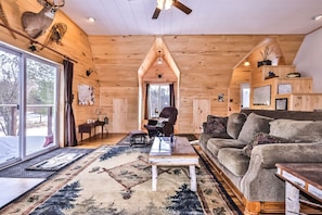 Smart TV, fireplace, DVD player, books