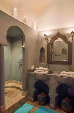 Bathroom - 4 Transfert Gratuit Vers le Riad , à Votre Arrivée (Marrakech)