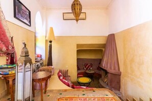 المنشأة من الداخل