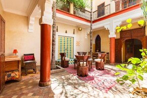 Outdoor dining - Adorable Riad Idéalement Situé (Marrakech)